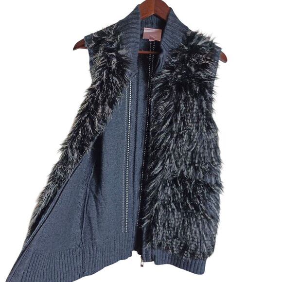 Romeo & Juliet Couture Size L Grey Fancy Faux Fur Zip Sweater Vest Angora Blend - Picture 5 of 9